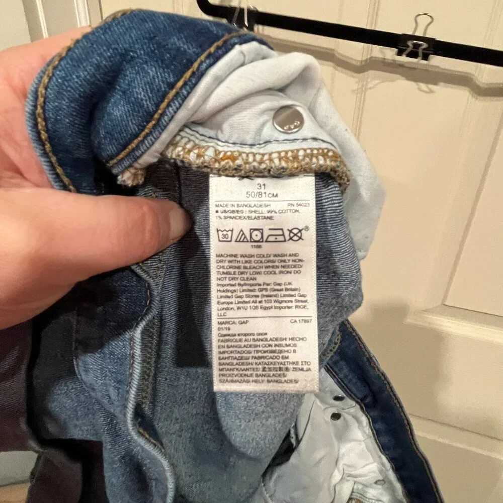 GAP ~ 5” Denim Shorts ~ size 31 - Picture 5 of 5